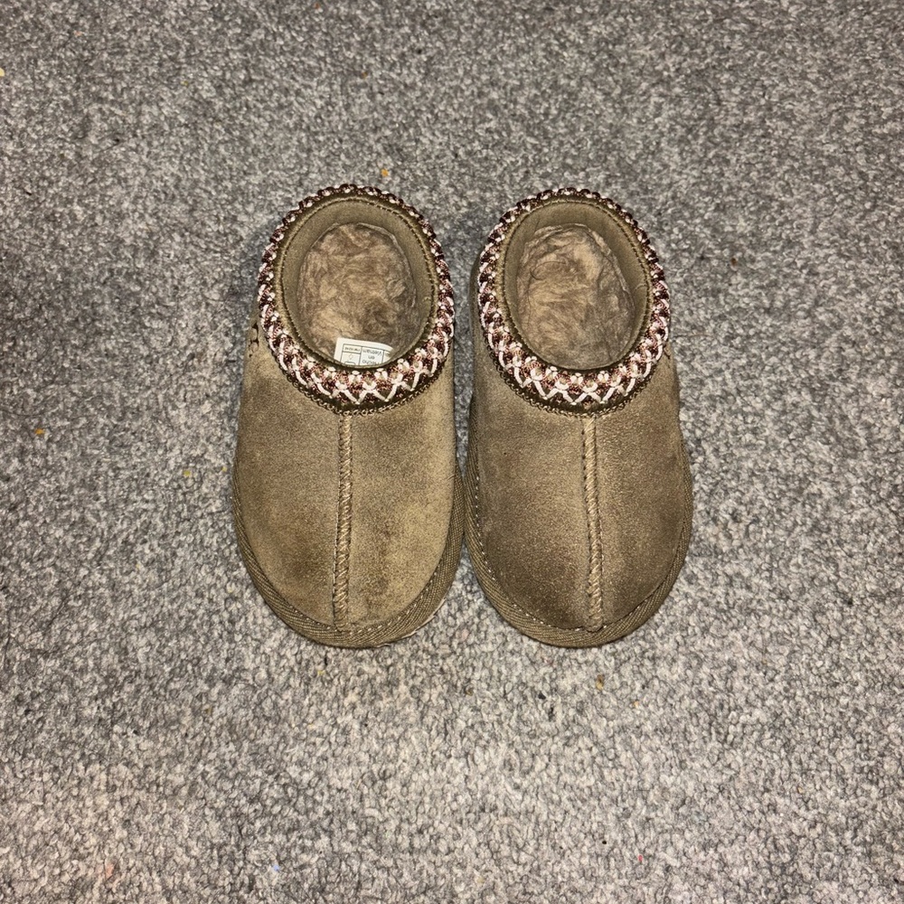 UGG Tasman11 antelope toddler size 6